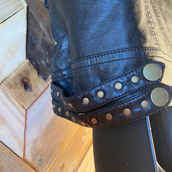 Tapered Leather with Bronze Stud Work - Picture 7 of 7